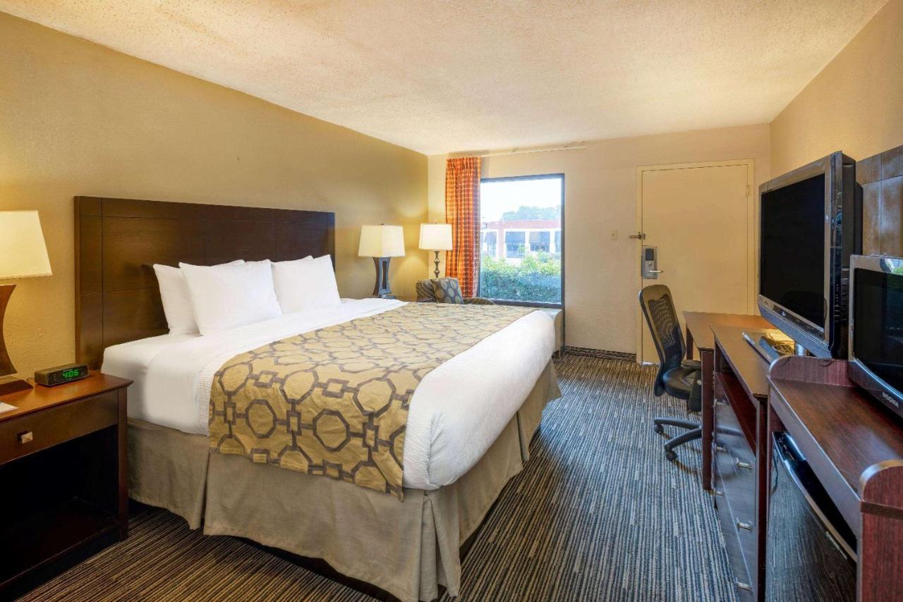 Baymont By Wyndham Columbus Ga Hotel Eksteriør billede