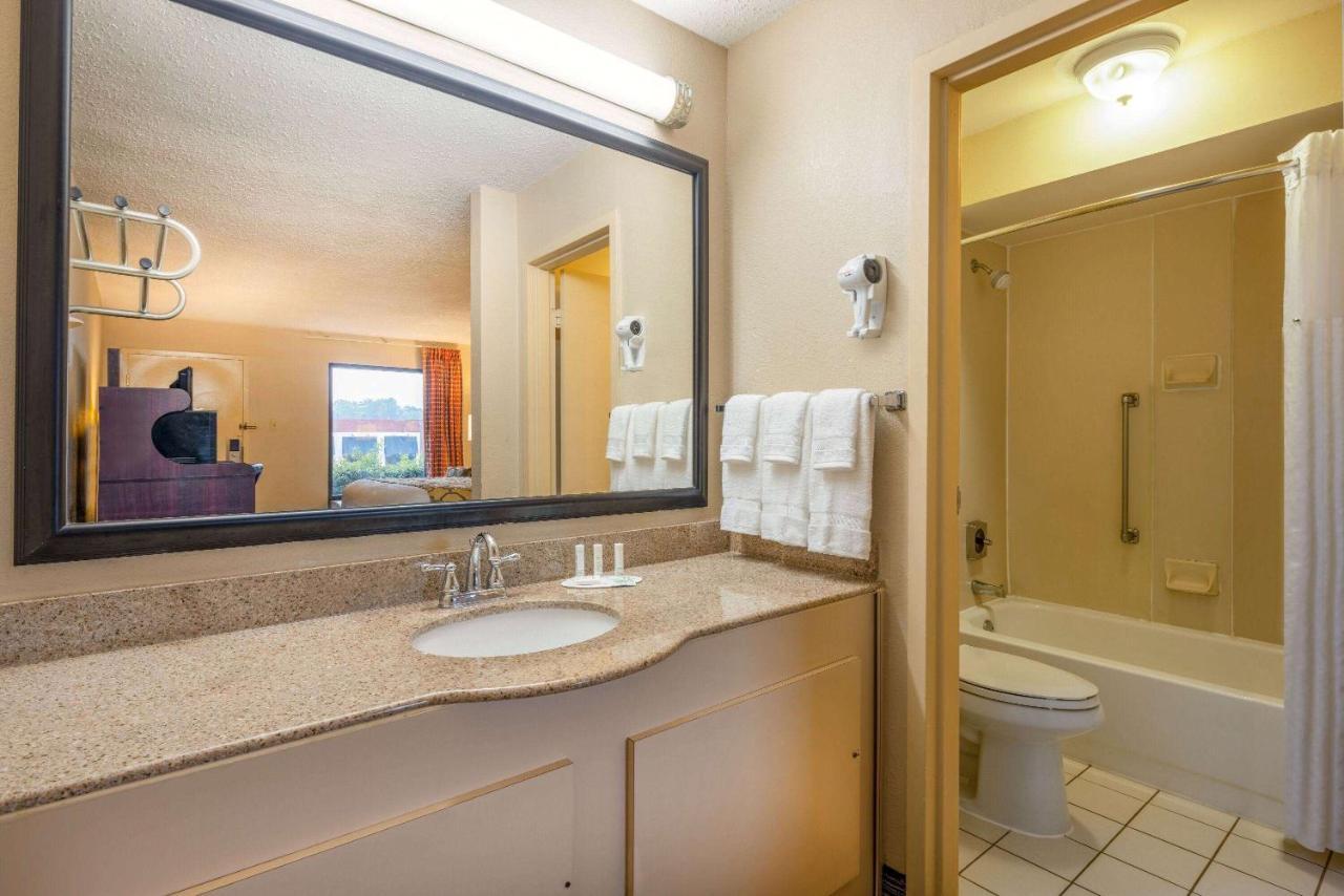 Baymont By Wyndham Columbus Ga Hotel Eksteriør billede